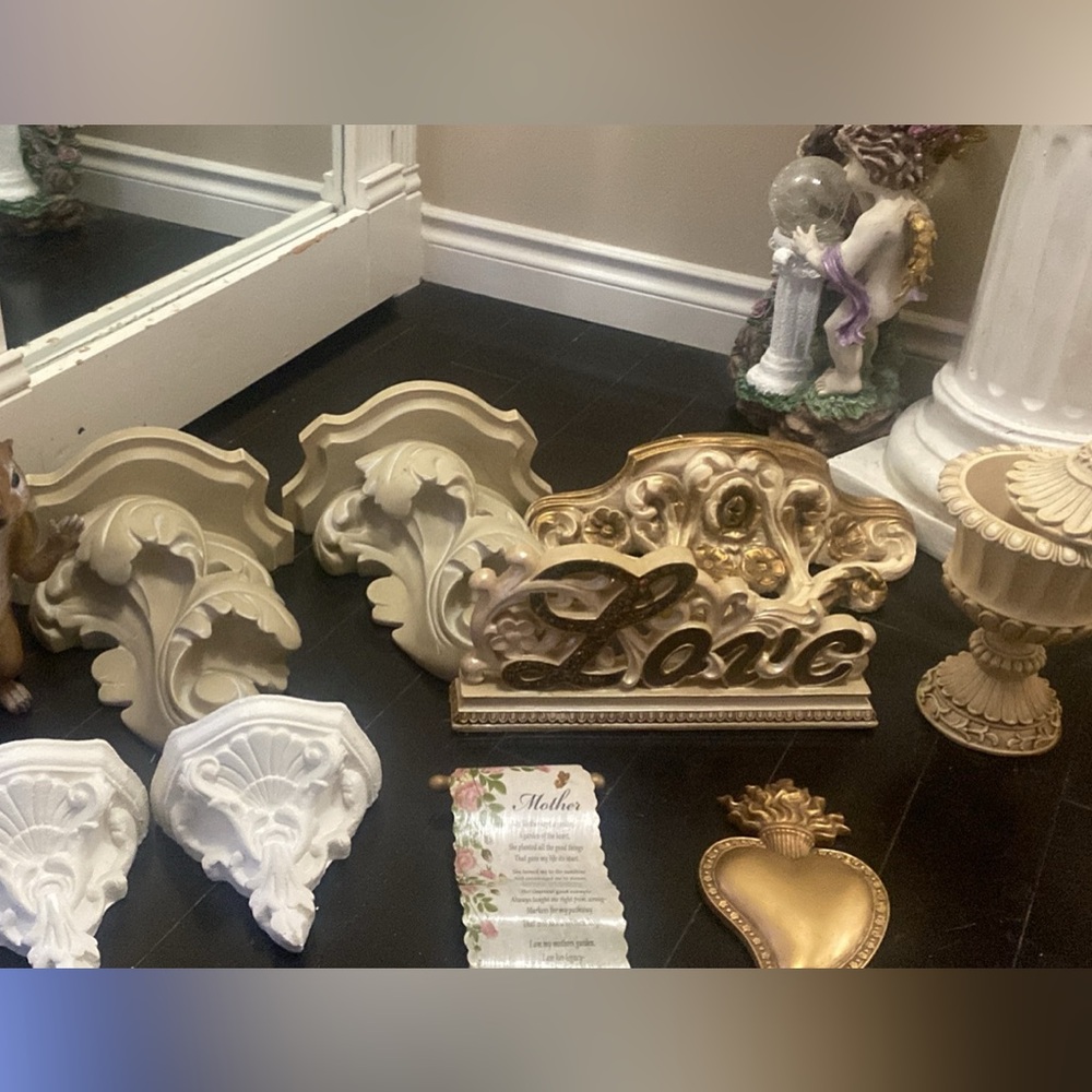 Decorative Wall Plaques and Love Sign